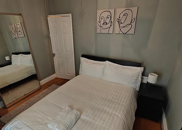 Delightful 3 Bed City House Сasa de vacaciones